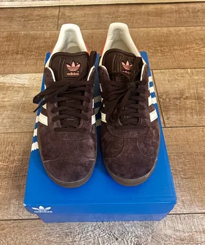 Adidas Gazelle Sneakers Suede Pink size 7.5 only worn a couple times like new condition thumbnail 1