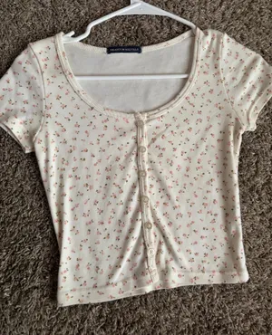 Brandy Melville Top. thumbnail 1