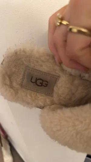 UGG Slippers thumbnail 3