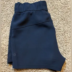 Lululemon On the Fly Short *2.5" thumbnail 1