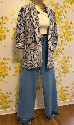 NWT Snake print 3/4 sleeve blazer size L Size L thumbnail 3