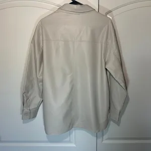NWT Altard State‎ Beige Faux Leather Shirt Jacket Shacket Button Womens Medum thumbnail 5