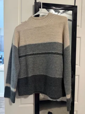 Universal Threads Sweater thumbnail 1