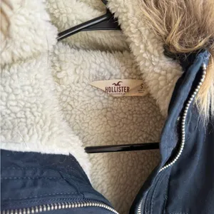 y2k Hollister Navy Faux-Fur Hooded Puffer Parka thumbnail 3