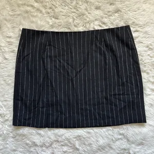 Skirt Wool-Blend Mini Pinstripe Italian Fabric Almost Black 12 NWT New thumbnail 5