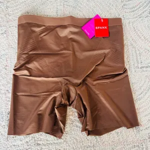 Spanx Shape Invisible Girlshort, Shapewear Shorts. Size XL, Brown, NWT‎ thumbnail 1
