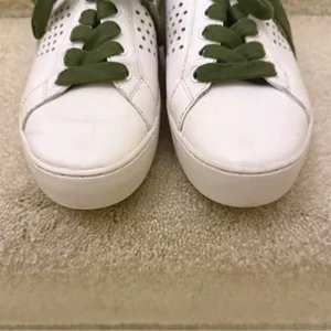 Michael Kors White Leather Low Top Sneakers Green Croc Trim Perforated Womens 8M thumbnail 4