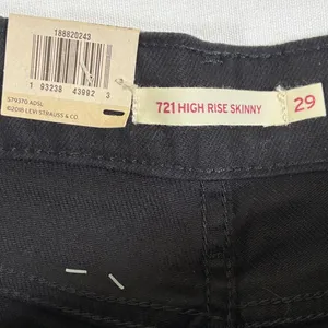 Levi's 721 Womens 8 Long 29x32 Black Distressed High Rise Skinny Jeans NWT thumbnail 4
