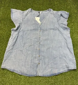NWT Velvet Heart Denim Jean Blouse Ruffle Cap Sleeve Button Down Light Wash 1X thumbnail 1