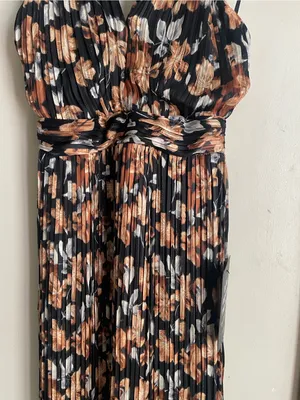 Lulus Gardena Black Floral Pleated Cross-Front Halter Midi Dress thumbnail 4