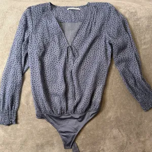Abercrombie & Fitch Cheetah Print Chiffon Bodysuit Womens M Blue Animal Print thumbnail 7