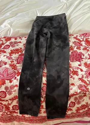 Lululemon Cropped Leggings thumbnail 1