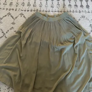H&M Olive Green Midi Pleated Skirt thumbnail 2
