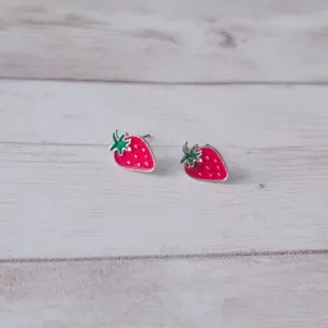 Vintage Stud Earrings Strawberry Retro Fruit Red thumbnail 3