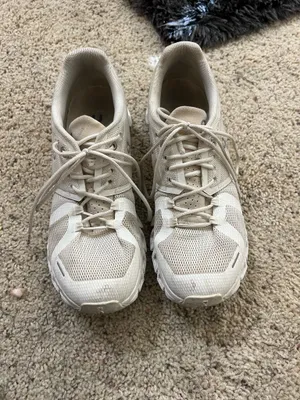 On cloud shoes women’s size 8.5 thumbnail 5