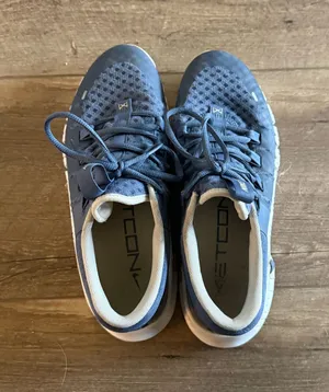 Women’s Nike Sneakers thumbnail 1