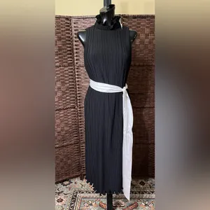 New Alice + Olivia Shayna Belted Pleated Dress – Size 4 – Black thumbnail 4