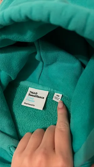 Aritzia thumbnail 3