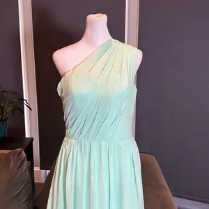 Women’s Green Chiffon One Shoulder Bridesmaid Dress Zip Up Back Size 6 thumbnail 2