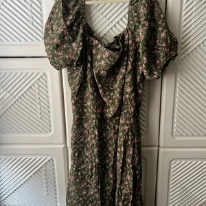 Francesca’s Floral Green Dress thumbnail 5