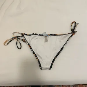 Poolside Paradiso Wallflower String Bikini Bottoms Size Small thumbnail 6