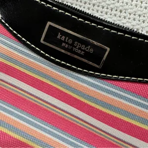 Kate Spade New York – Shoulder Bag Stylish handbag with a vibrant striped print. thumbnail 8