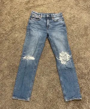 American Eagle High-Waisted Jeans thumbnail 1