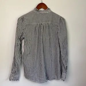 Gap| Lightweight striped Button Down sz Small thumbnail 5