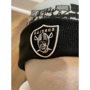 New Era Beanie One Size Gray Black NFL Raiders Knit Hat Embroidered Logo EUC thumbnail 2