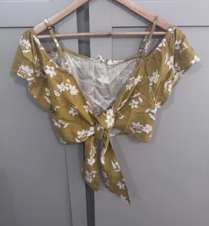 Billabong Mustard Yellow Floral Cold Shoulder Tie‎ Front Crop Top Large Womens thumbnail 1