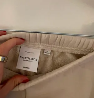 Aritzia Cozy Fleece Perfect High-Rise Shorts thumbnail 4