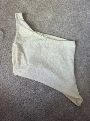 Princess Polly One Shoulder Top | US 2 | very light yellow | never worn thumbnail 3