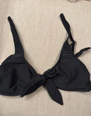 Black Bikini Top Size L thumbnail 1