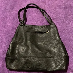 Liz Claiborne black handbag with lots of pockets and cute lock accent EUC thumbnail 2