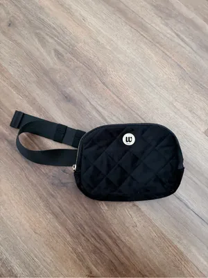 NWOT Wantable black velvet belt bag thumbnail 4