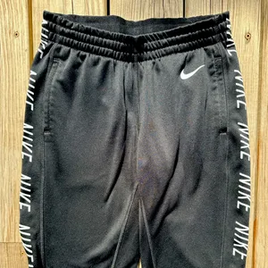 women’s small nike dri-fit black joggers with pockets thumbnail 2