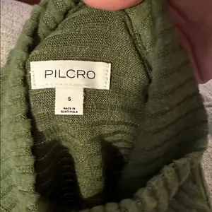 Green lightweight turtleneck cropped sweater thumbnail 6