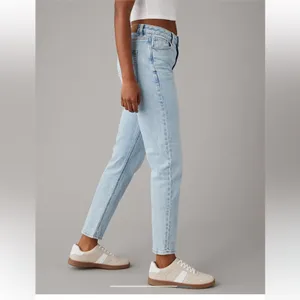 American Eagle Strigid Mom Jean thumbnail 3