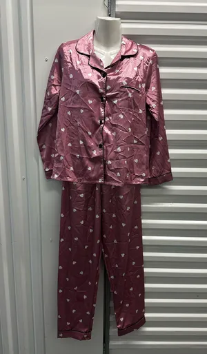 Silky pink pajama set with heart pattern. New Size M Size M thumbnail 3