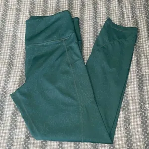 ZYIA active size 8-10. women’s leggings preowned. GUC, side pockets thumbnail 1