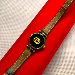 Super CUTE ladies GUCCI SHELLY LINE watch🌹🌹🌹 thumbnail 12