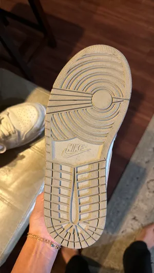Air Jordan Women’s Nike 9.5 thumbnail 8