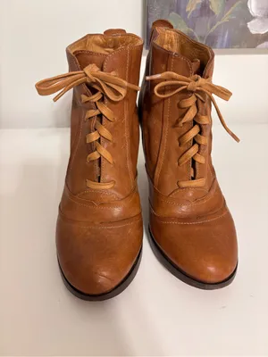 Frye womens 9.5 M Bella Hi Lace Up 77112 Brown Ankle Boots Bootie 4” Heel Italy thumbnail 4