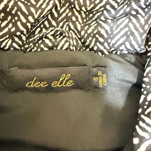 dee elle Women's Small Black & White Chevron Quilted Vest EUC b14 thumbnail 3