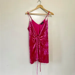 CLEARANCE! Pink Lulu’s Velour Wrap Dress Size M NWT thumbnail 3