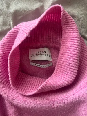pink cropped sweater thumbnail 2