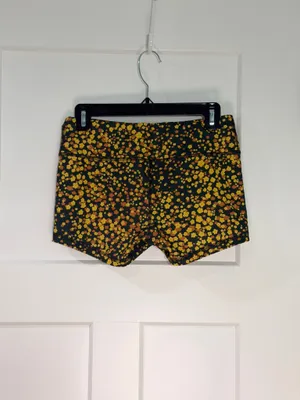 Women’s Fleo Daisy Confetti 3.25” inseam shorts size medium thumbnail 3