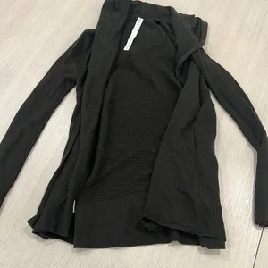 Lululemon green sweater thumbnail 1