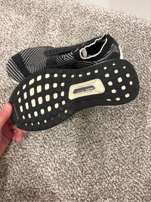 Adidas Women’s Black Ultraboost Sneakers - Black/White thumbnail 3