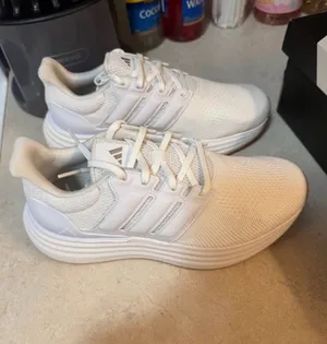 Women’s Adidas ultradream white shoes thumbnail 1